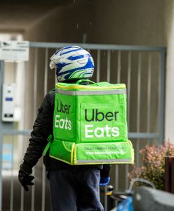 Nawet 5 tys. zł w tydzień. Pokazał zarobki dostawców jedzenia