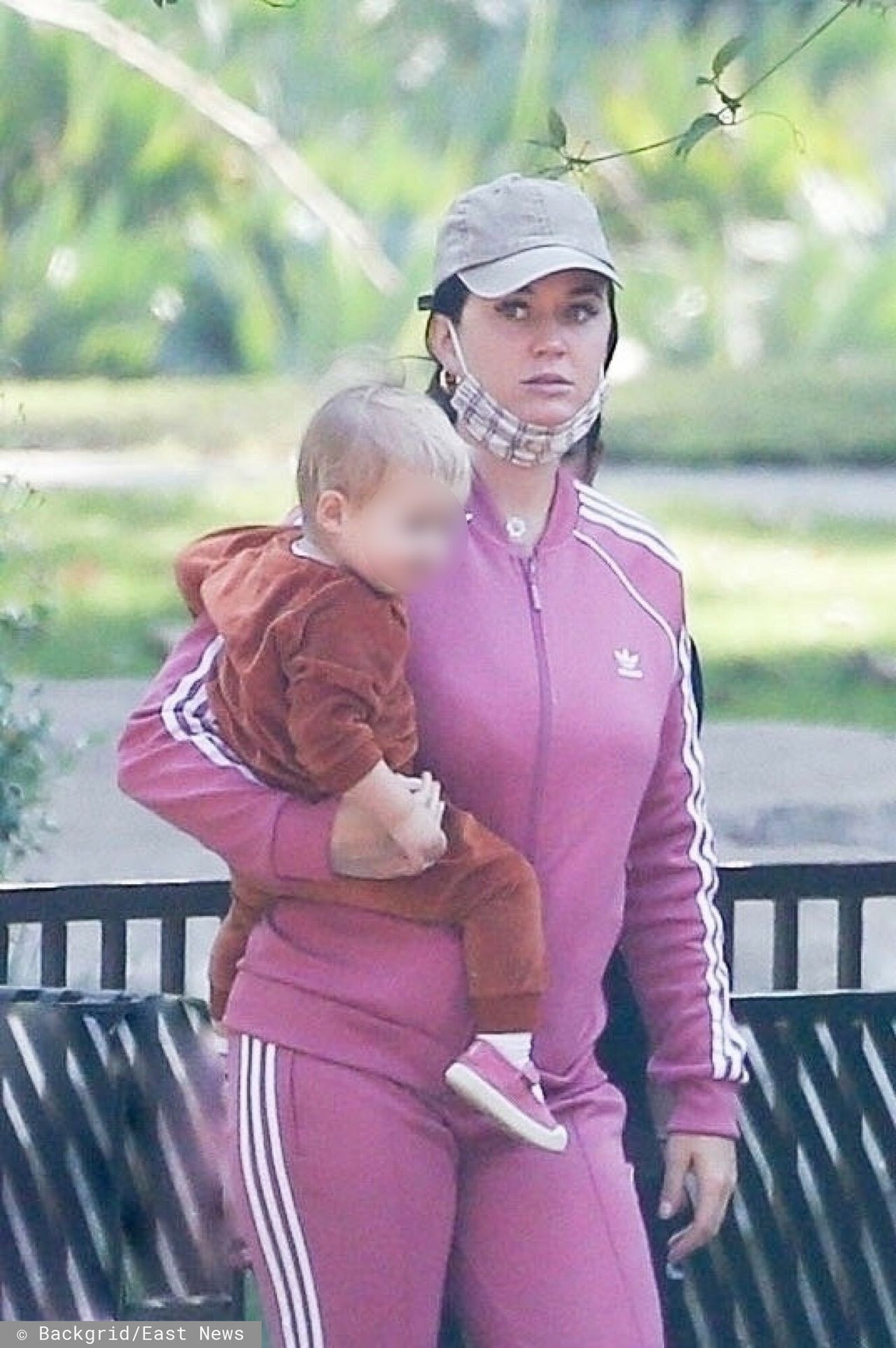 Katy Perry na spacerze z córką 