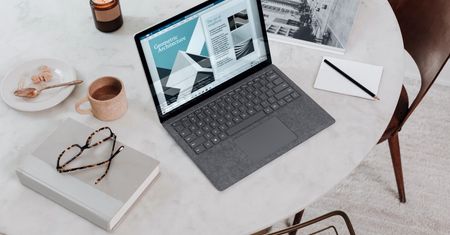 Przedmajówkowe okazje. Laptopy do internetowej rozrywki od 400 zł