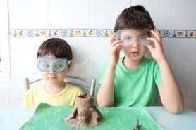 Jak zrobić wulkan? Sposób na eksperyment chemiczny w domu