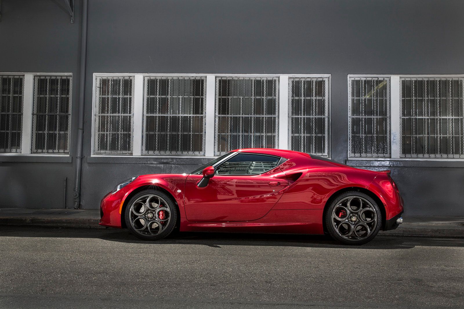 Alfa Romeo 4C w wersji na rynek amerykański w obszernej galerii zdjęć 62