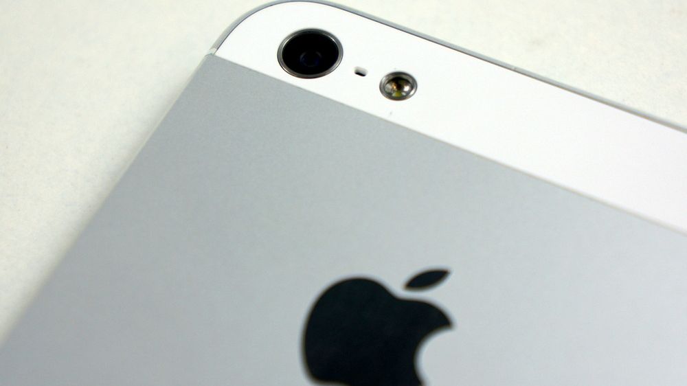 Nowy iPhone z dużo lepszym aparatem i inteligentną lampą błyskową? 1