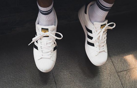 Ekolodzy oskarżają Adidasa i New Balance o oszustwa