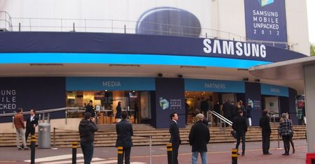 SGS III: Samsung pokazuje karty i... wygrywa rozdanie!