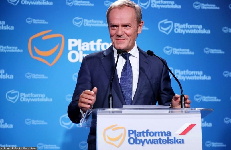 Michał Koterski pozuje z Donaldem Tuskiem