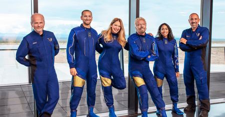 Richard Branson był w kosmosie. Misja zakończona powodzeniem. Samolot wylądował