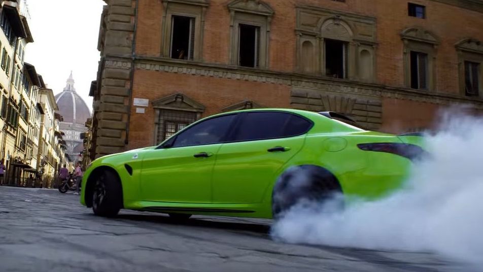 Wściekle zielona Alfa Romeo QV będzie jedną z gwiazd filmu "6 Underground"