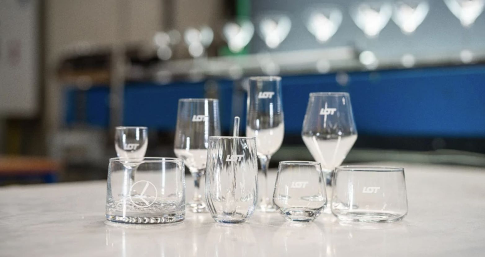 Huta szkła Krosno Glass została producentem szklanek i kieliszków dla LOT-u