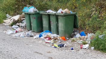 Stary Tomyśl: Strefa rekreacyjna tonie w śmieciach? "To nie wysypisko"