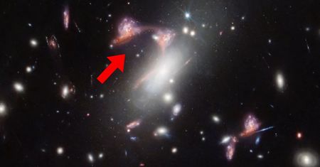 Znak zapytania w kosmosie. Teleskop dostrzegł coś dziwnego