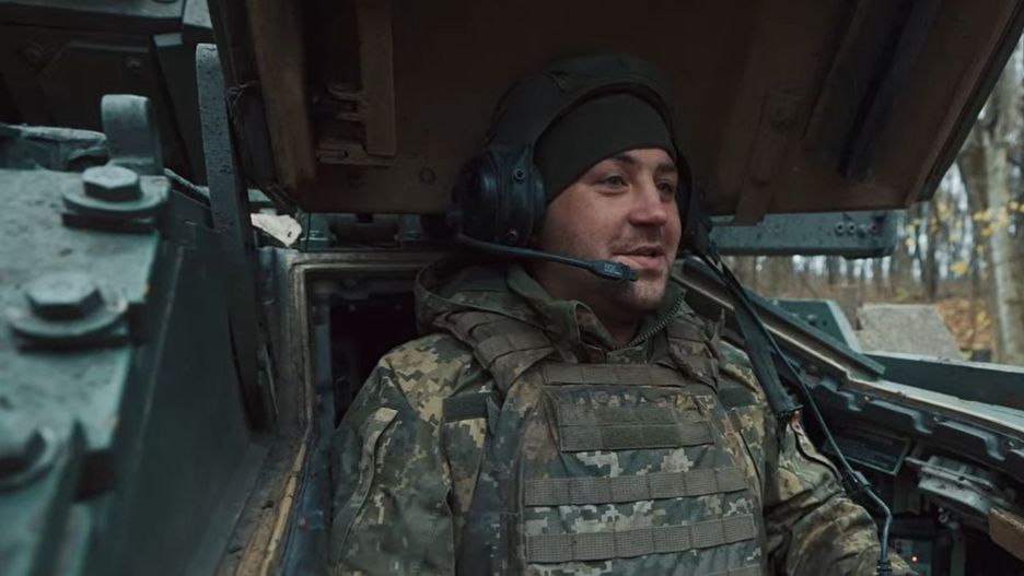 Ukraiński żołnierze w bwp M2 Bradley