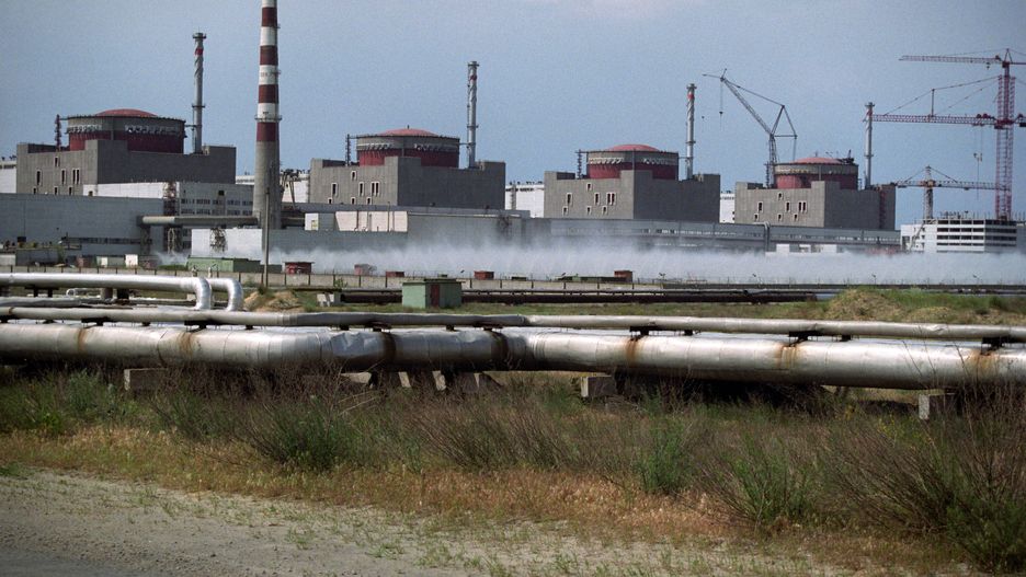 Zaporizhzhia nuclear power plant hit by Russian shelling
epa09800551 (FILE) - A general view of Zaporozhskaya Nuclear power station, Ukraine, 09 March 1994 (reissued 04 March 2022). Zaporizhzhia, the largest nuclear power plant in Europe, was set on fire after shelling by Russia early 04 March 2022. The fire was extinguished by state emergency service workers. Russian troops entered Ukraine on 24 February prompting the country's president to declare martial law and triggering a series of severe economic sanctions imposed by Western countries on Russia.  EPA/SERGEI SUPINSKY epa Historical Collection digitized in 2012 as part of the EURO-Photo project *** Local Caption *** 51078640 
Dostawca: PAP/EPA.
SERGEI SUPINSKY
historical