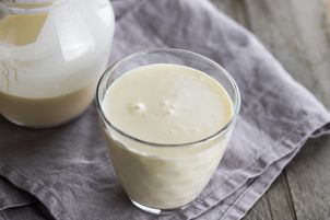Bije na głowę maślankę i kefir. Podaj do młodych ziemniaków, a żołądek ci podziękuje