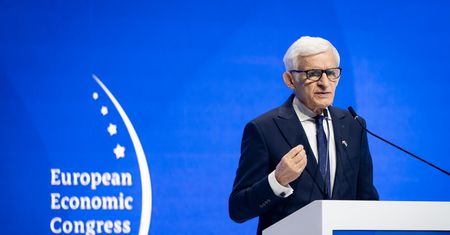 Jerzy Buzek pożegnany w Parlamencie Europejskim. Dostał owacje na stojąco
