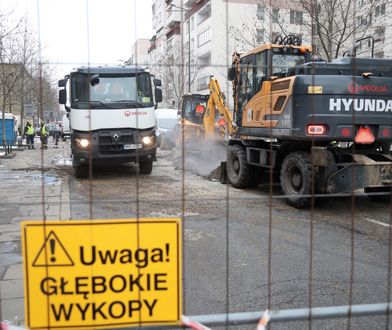 Awaria ciepłownicza w Warszawie. Bez ogrzewania i ciepłej wody mieszkańcy 18 budynków