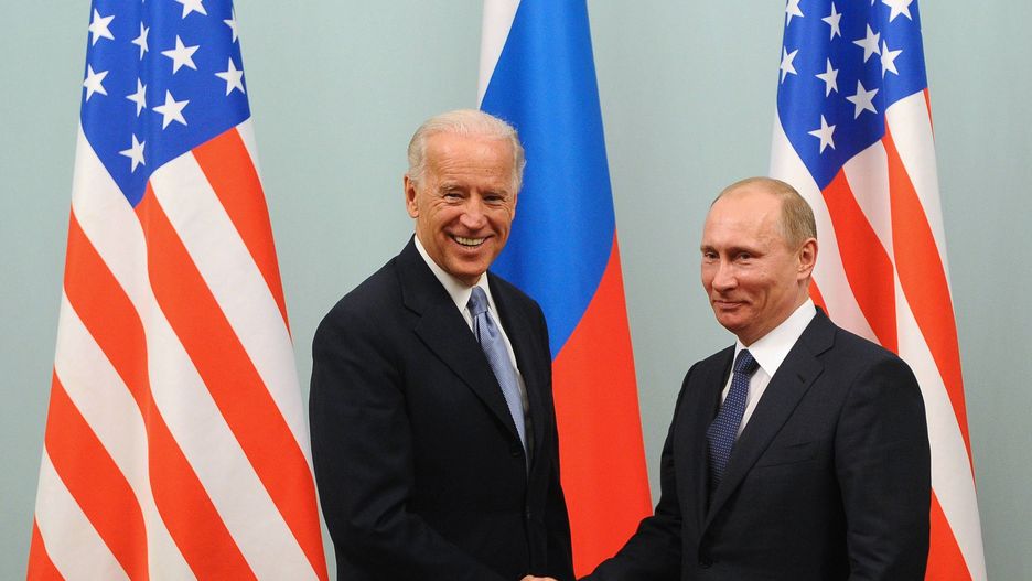 Spotkanie Biden-Putin. Genewa zamyka niebo, na ulicach pojazdy opancerzone. Na zdjęciu spotkanie Biden-Putin w 2011 roku