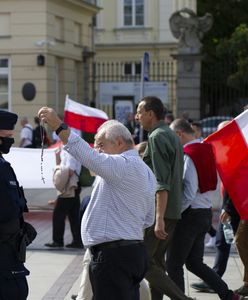 Najnowszy sondaż ws. listu ambasadorów. Dokument podzielił Polaków