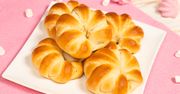 Drożdżowe bułeczki nadziewane twarogiem. Smakują jak u babci