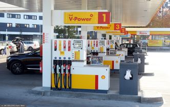 Paliwo tankujemy rzadziej, ale lejemy do baku więcej. Shell powoli odbudowuje sprzedaż