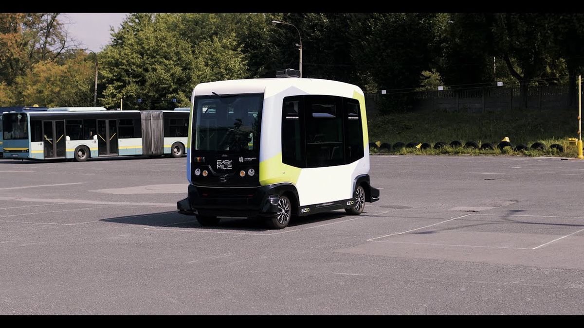 Autonomiczne minibusy bez kierowcy będą w przyszłości alternatywą dla tradycyjnej komunikacji miejskiej 