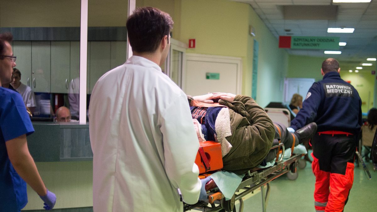 na izbie przyjęć
Grzegorz Michałowski
izba, pomoc, przyjęć, szpital, zdrowie, medycyna, SOR, szpitalny oddział ratunkowy, pogotowie, ratownictwo, ratownik, ratownik medyczny