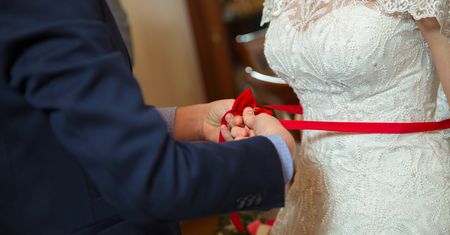 Upokorzył ją przy gościach weselnych. Panna młoda aż zamarła