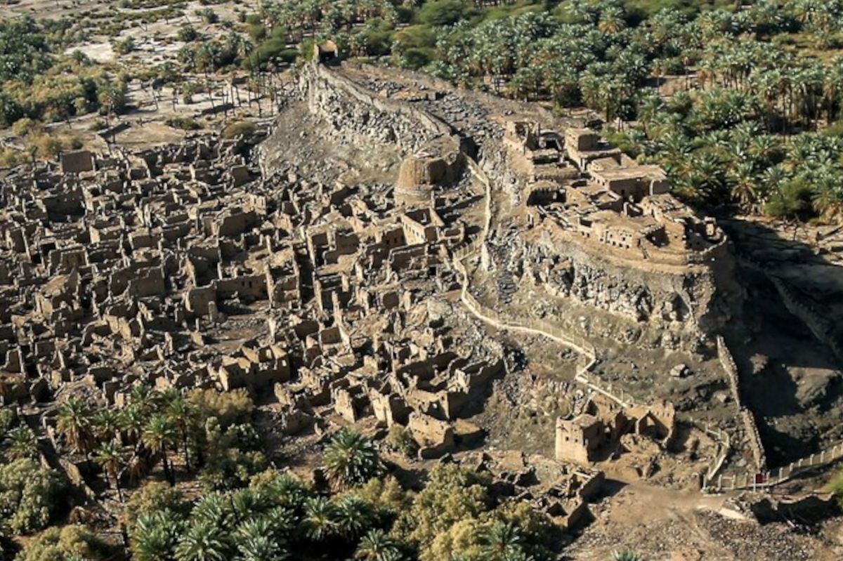 Bronze age city unearthed beneath Saudi Arabian oasis