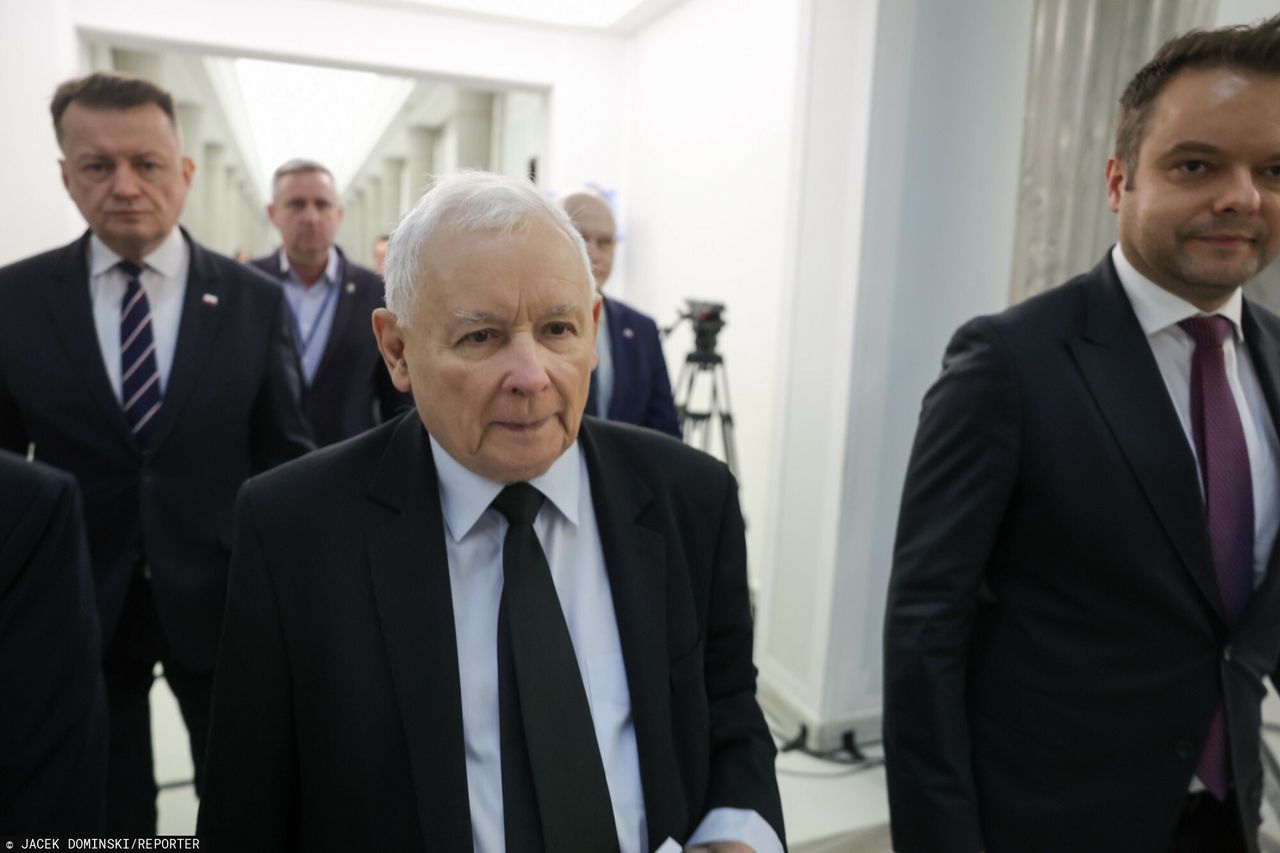 Kulisy narady PiS. Posłowie nieoficjalnie o absencji Kaczyńskiego