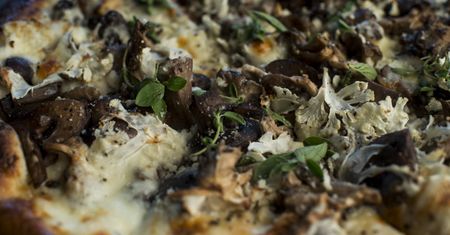 Międzynarodowy Dzień Pizzy. Przepis na pizzę w wersji fit. Spód z... kalafiora!