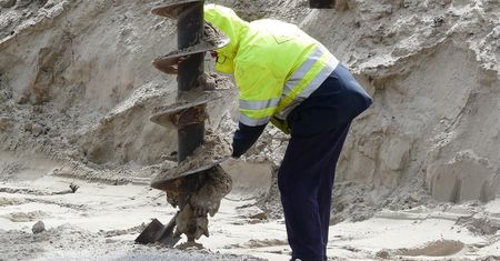 Drogocenne wiertło. 62-latka uwierzyła "inżynierowi z Krety"