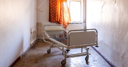 Nowiny: Szokujące nagrania i skandal w DPS. Oby nikogo z waszych bliskich nie potraktowano w ten sposób