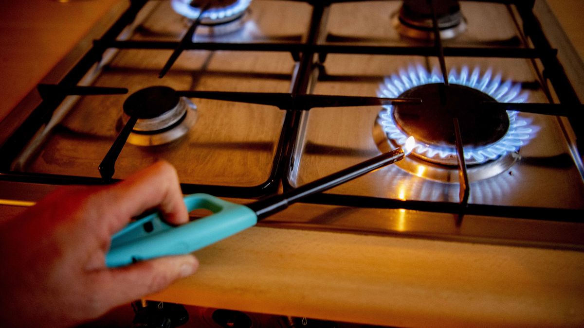 Natural Gas Prices Soar Worldwide
A gas burner on a gas stove is turned on by a resident on October 7, 2021 in Arnhem, Netherlands. Natural gas prices are soaring around the world in what has become something of a global supply crunch. Prices in the U.S. recently hit a 7-year high, natural gas prices in Europe are soaring, and LNG prices in Asia have hit a record high. Photo by Robin Utrecht/ABACAPRESS.COM 
Dostawca: PAP/Abaca
Utrecht Robin/ABACA
Economy, Energy, Gas, Illustration, Stock, cena, ceny, gaz, gazu, ilustracja, ilustracje, podwy�ka, gazowa, kuchenka, palnik