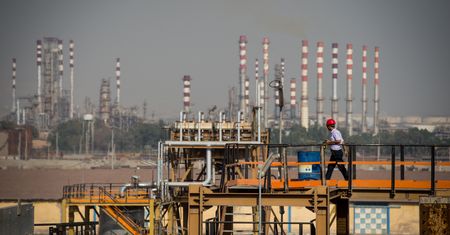 Iran wstrzymuje dostawy ropy do Chin. Teheran podnosi ceny