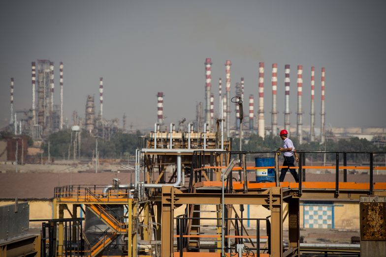 Iran wstrzymuje dostawy ropy do Chin. Teheran podnosi ceny