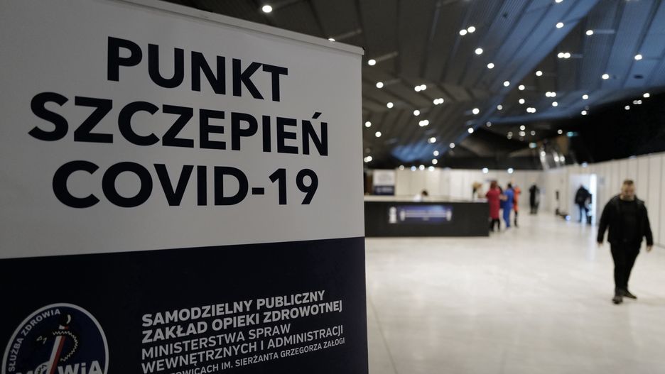 Koronawirus w Polsce. Punkt szczepień w szpitalu tymczasowym w Międzynarodowym Centrum Kongresowym w Katowicach