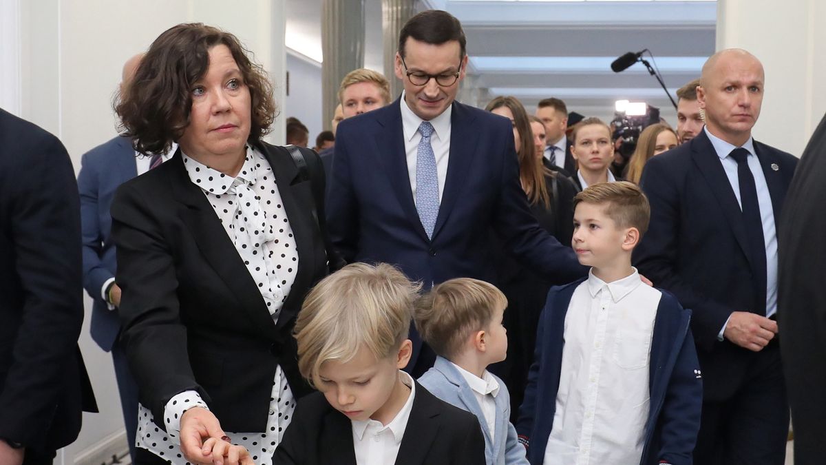 Mateusz Morawiecki, Iwona MorawieckaPawe� Supernakdziecko dzieci, dziewi�ta dziewi�tej, IX 9 9., kadencja, kadencji, Mateusz Morawiecki Iwona Morawiecka, polityk polityka, pose� pos�anka pos�owie, posiedzenie, premier, rodzina, sala obrad, sejm, sejmu, �ona