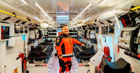 Sześć karetek w jednym pojeździe. Pierwszy taki ambulans w Polsce