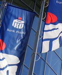 Od poniedziałku PKO Bank Polski obniża koszty kredytów hipotecznych. Bank chce w tym roku podobnie jak w poprzednim osiągnąć wysoką sprzedaż