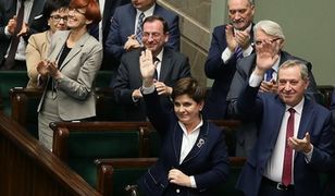 Polska świętuje razem z PiS. "Jak dają, to się bierze, jak biją, to się ucieka" [FELIETON]