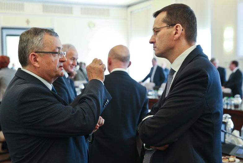Minsiter infrastruktury i budownictwa Andrzej Adamczyk i minister finansów Mateusz Morawiecki.
