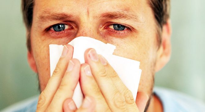 Rośnie liczba alergików. Nie tylko katar i kaszel, również ból głowy i zmęczenie mogą być objawami alergii