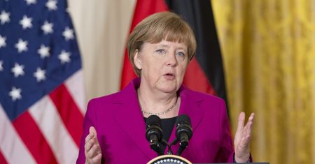 Merkel czeka na propozycję Grecji, jak zamierza spłacić dług