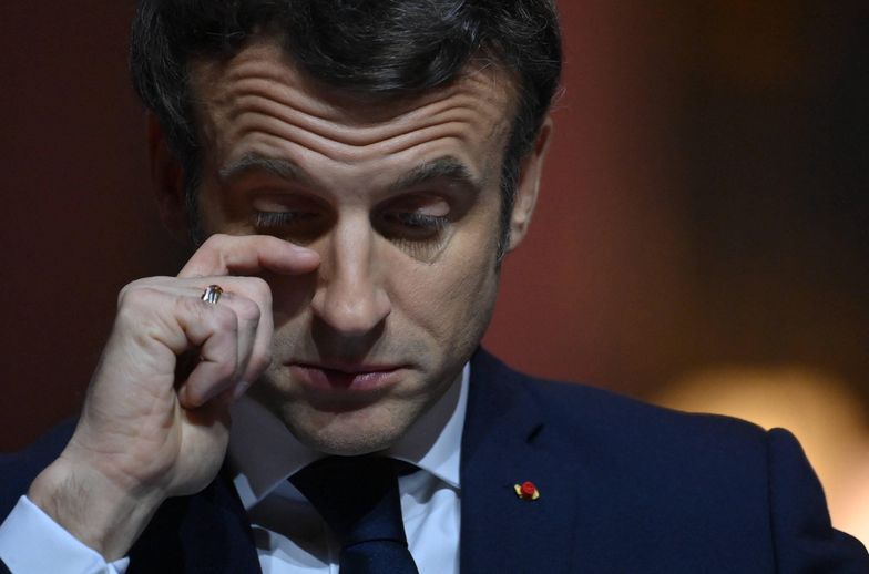 Macron chce być jak Zełenski? Internauci bezlitośni dla prezydenta