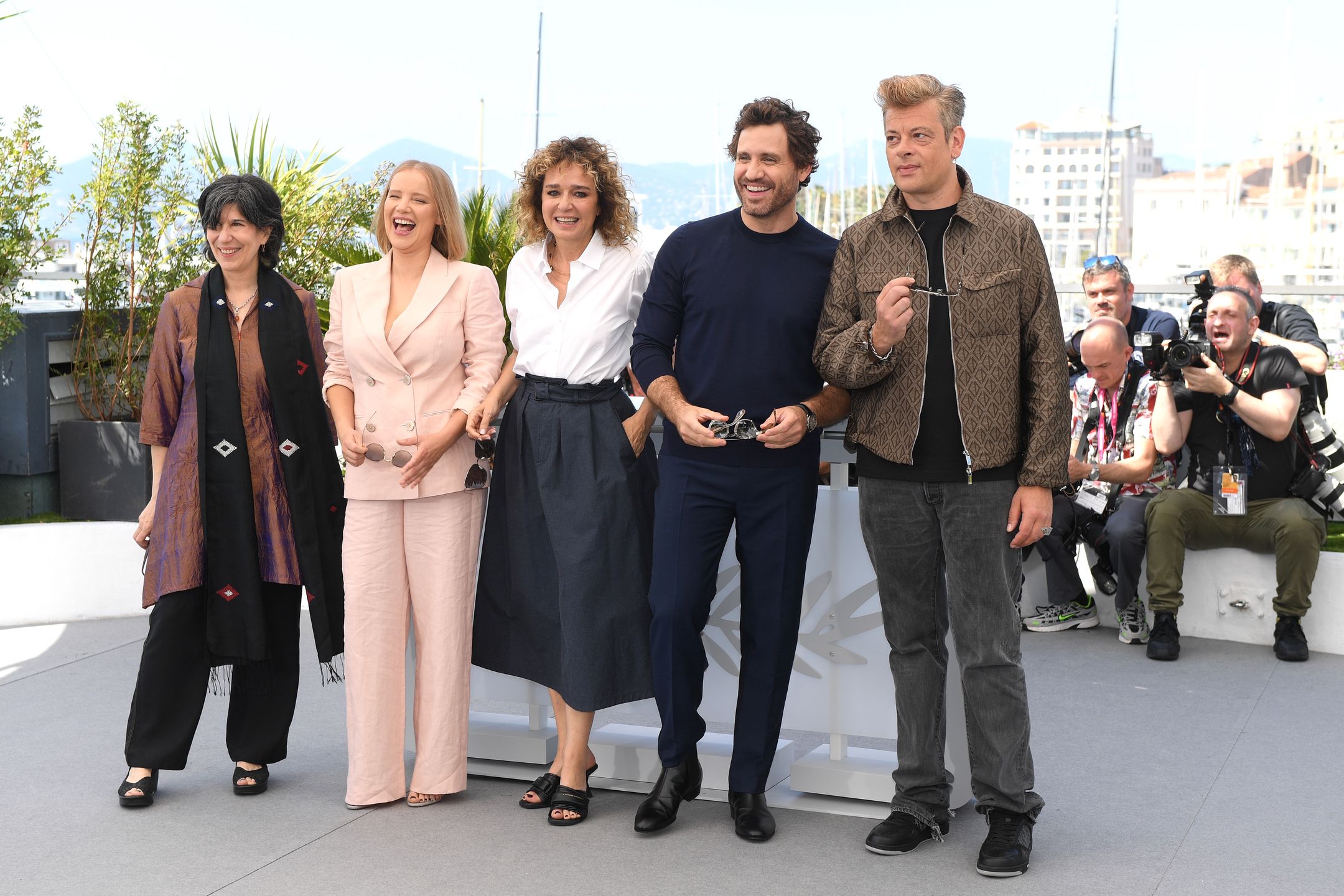 Joanna Kulig w pudroworóżowym garniturze błyszczy na festiwalu w Cannes 