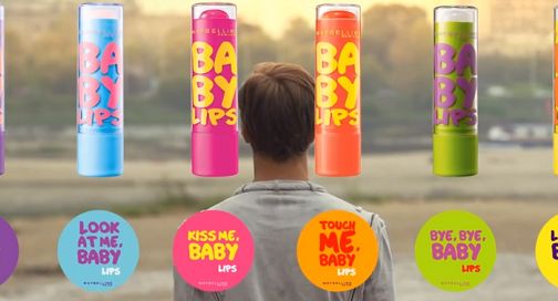 Maciej Musiał reklamuje pomadki Baby Lips Maybelline (wideo)