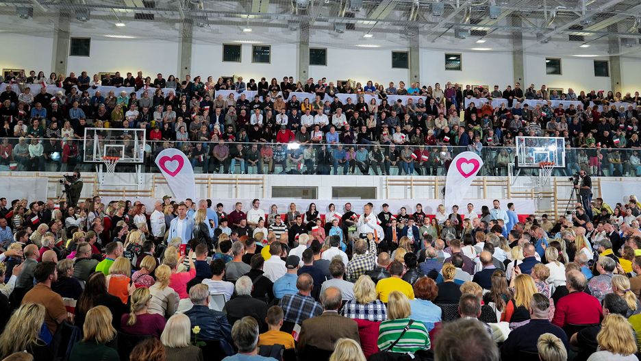 6 listopada - otwarte spotkanie Donalda Tuska z mieszkańcami na wrocławskim Jagodnie, gdzie frekwencja w październikowych wyborach przerosła wszelkie oczekiwania