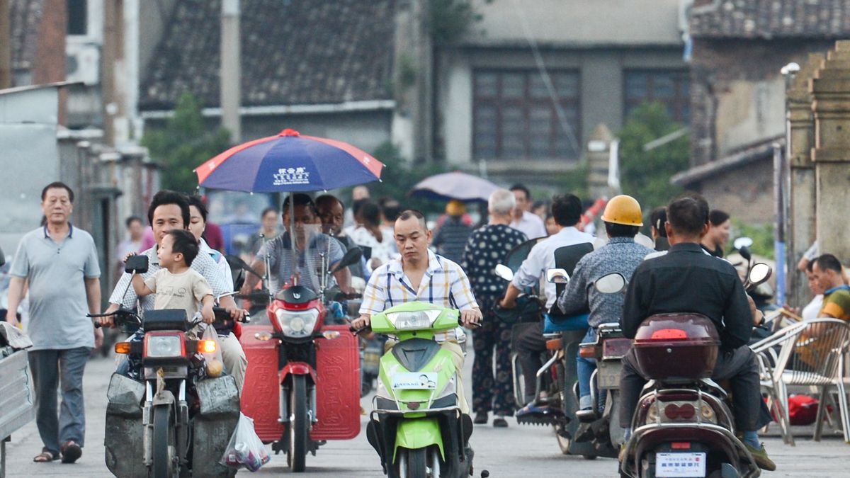 Produkcja przemysłowa przyspiesza, ale konsumpcja rozczarowała w Chinach