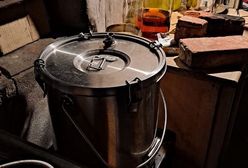 Dolny Śląsk. Kontrabanda przejęta przez policję. 400 kilogramów tytoniu i alkohol domowej roboty