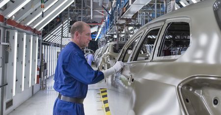 Auta spalinowe "uratowane", ale Chiny w tym czasie zalewają nas elektrykami