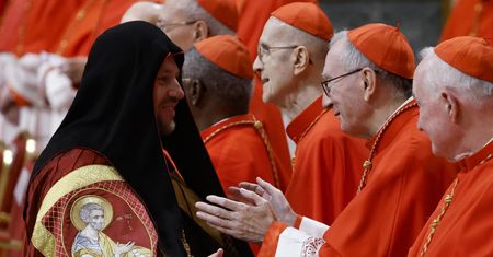 Papież mianował najmłodszego kardynała. Ma związki z Polską i Rydzykiem